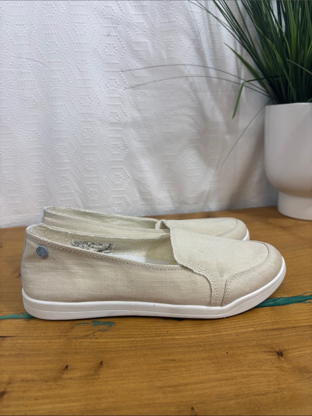 Vionic Beach Slip ons, Size 8.5